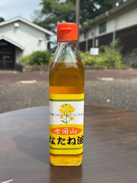 なたね油しぼり実演と販売